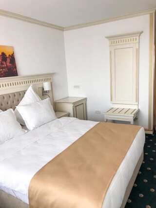 Отель Hotel Terra Нептун Двухместный номер Делюкс с 1 кроватью или 2 отдельными кроватями и балконом-5